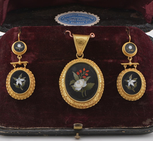 Victorian Antique Etruscan Revival Pietra Dura Pendant and Earring Suite by Montelatici Angiolo e fratelli , Firenze Florence (1860/1880) in original antique fitted case