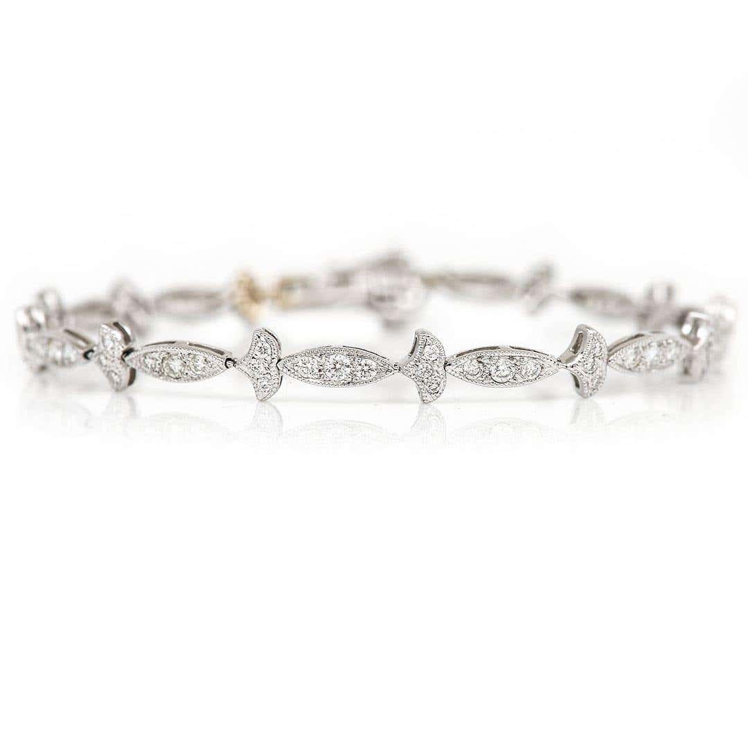 Contemporary 18ct White Gold 1.25ct Diamond Fleur De Lis Style Bracelet