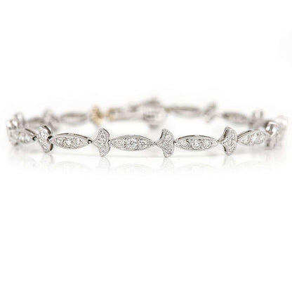 Contemporary 18ct White Gold 1.25ct Diamond Fleur De Lis Style Bracelet